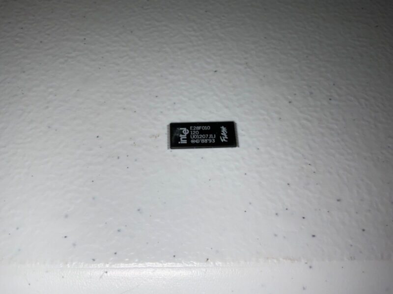 Intel E28F010-120 CMOS FLASH MEMORY 32 PIN TSOP PACKAGE NEW!!!!